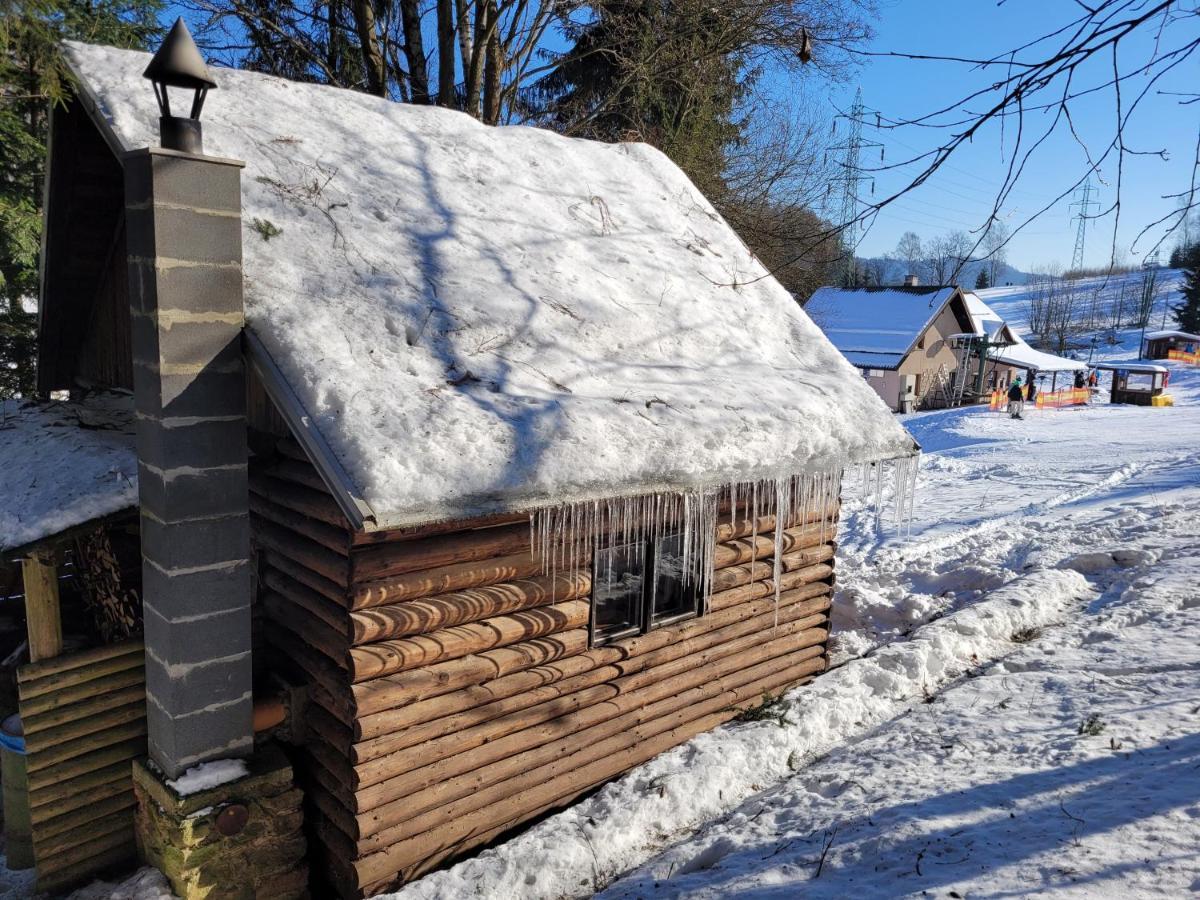 Srub Na Svahu Sjezdovky V Radvanicich Radvanice  Exterior photo